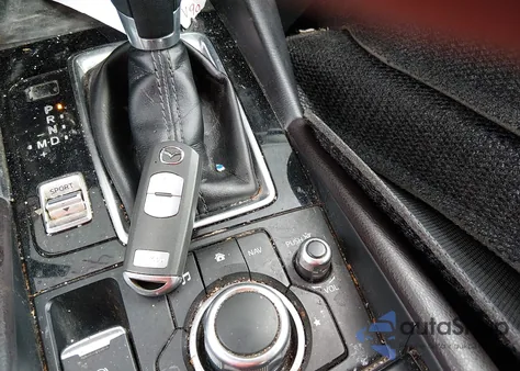 2018 Mazda Mazda3 Touring z USA, uszkodzony, nr VIN 3MZBN1L37JM275401